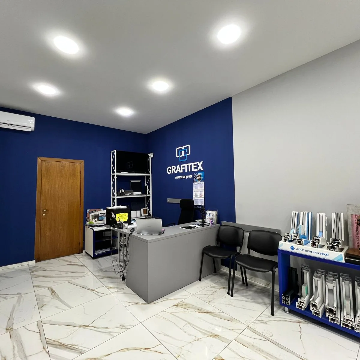 Mostre de ferestre și uși VEKA în showroom