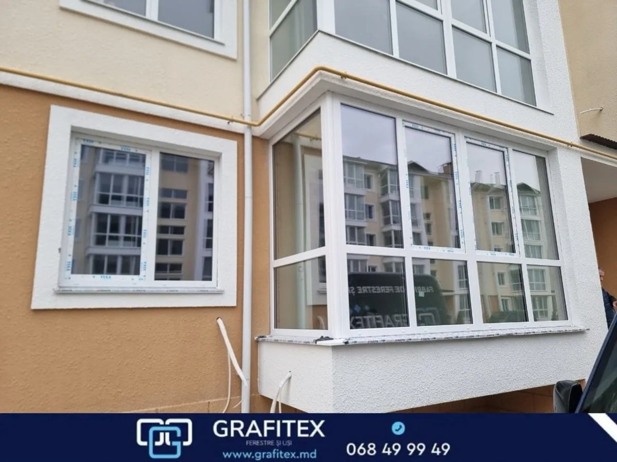 Vitraj logie din PVC VEKA cu geam termopan, instalat de Grafitex